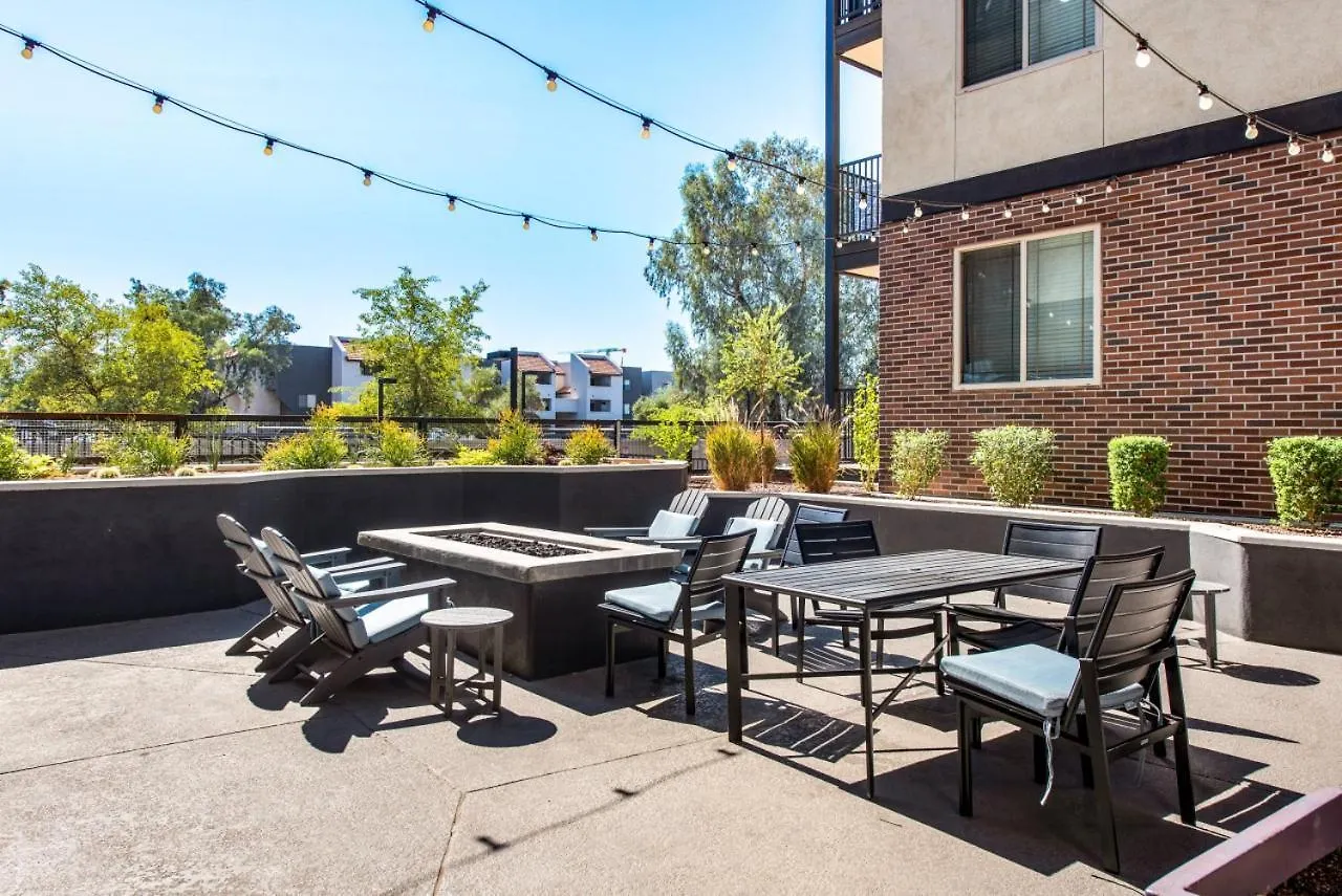 Comfy 2Br-Spring Training! W Pool, Gym & Parking Apartment Tempe